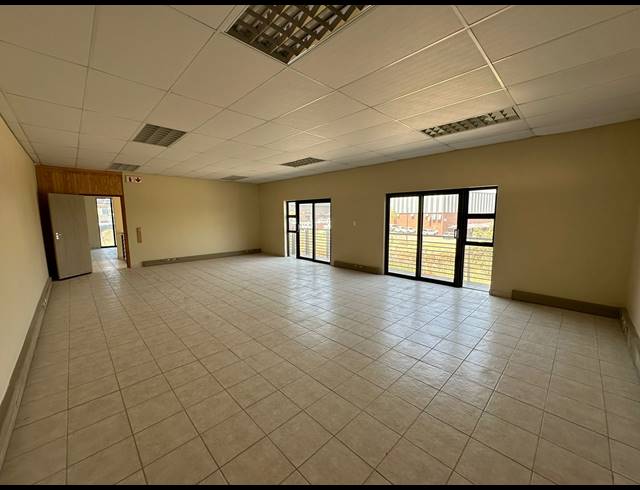 710M² WAREHOUSE TO LET IN LASER PARK
